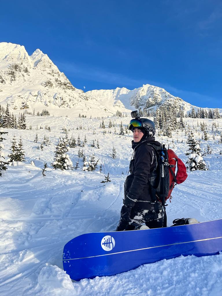 Kasper posing with snowboard